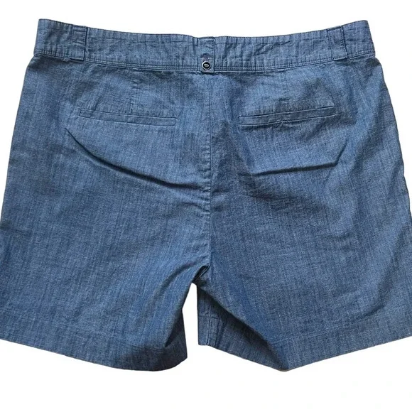 Isaac Mizrahi Lightweight Chambray Shorts - Picture 2 of 5